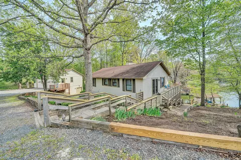 259 Brooks Point Ln, Union Hall, VA 24176