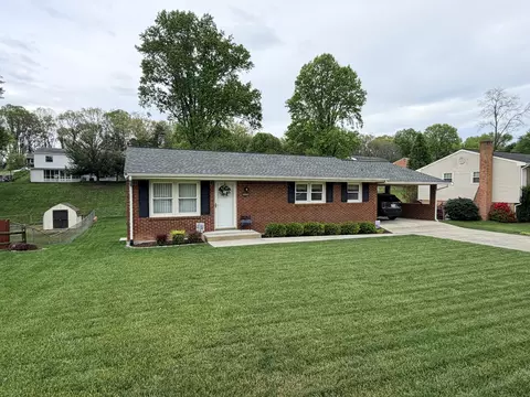 3026 Pebble Dr, Roanoke, VA 24014