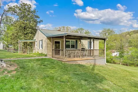 3302 Troxell Rd SE, Roanoke, VA 24014