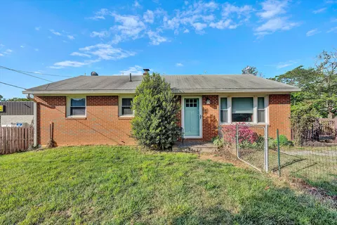 10640 Stewartsville Rd, Vinton, VA 24179