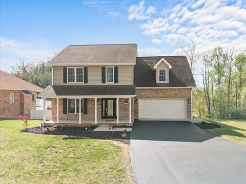 1695 Red Ln, Salem, VA 24153