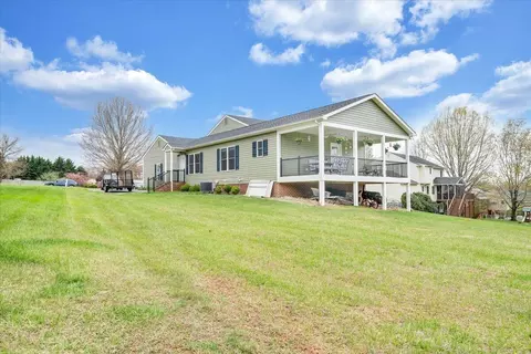 Exterior - 1111 Charmin Dr, Forest, VA 24551 photo 11 of 22
