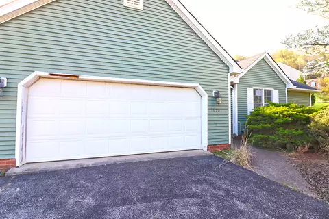 5630 Spring Meadow Dr, Roanoke, VA 24018