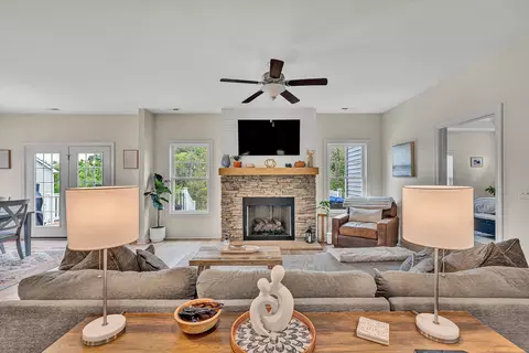 Living - 102 Simms Blvd, Salem, VA 24153 photo 2 of 2