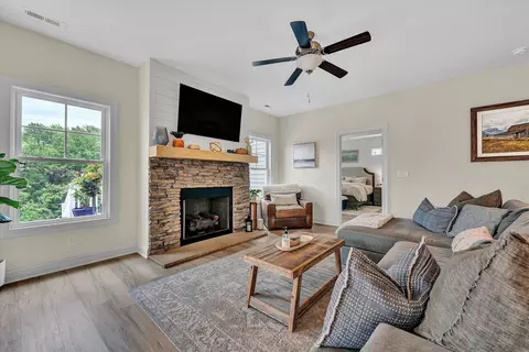 Living - 102 Simms Blvd, Salem, VA 24153 photo 1 of 2