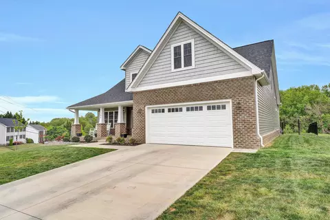 Exterior - 102 Simms Blvd, Salem, VA 24153 photo 3 of 17