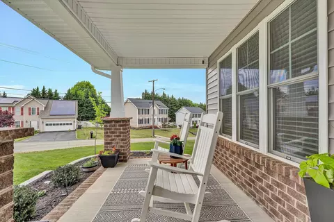 Exterior - 102 Simms Blvd, Salem, VA 24153 photo 6 of 17
