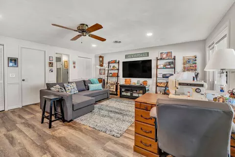 Living - 54 Windlass Pointe Dr, Moneta, VA 24121 photo 4 of 4