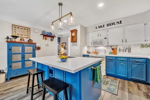Kitchen - 54 Windlass Pointe Dr, Moneta, VA 24121 photo 2 of 5