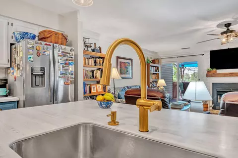 Kitchen - 54 Windlass Pointe Dr, Moneta, VA 24121 photo 4 of 5