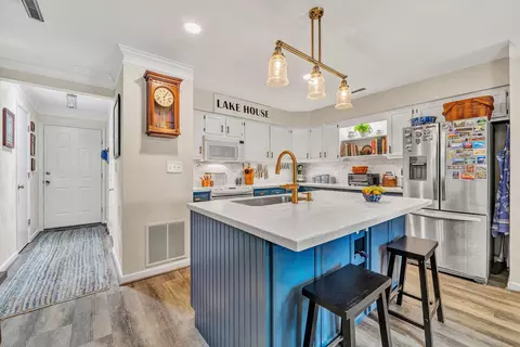 Kitchen - 54 Windlass Pointe Dr, Moneta, VA 24121 photo 3 of 5