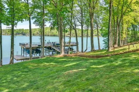 Exterior - 54 Windlass Pointe Dr, Moneta, VA 24121 photo 4 of 7