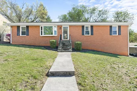 403 Ingal Blvd, Salem, VA 24153