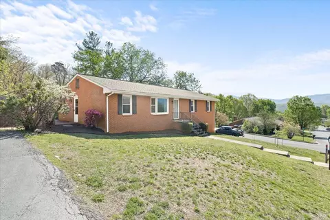 403 Ingal Blvd, Salem, VA 24153