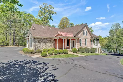 250 Deerwood Dr, Huddleston, VA 24104