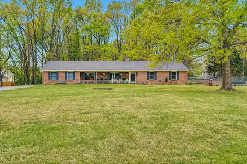 8102 Otterview Dr, Roanoke, VA 24019