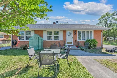 4760 Peach Tree Dr NW, Roanoke, VA 24017