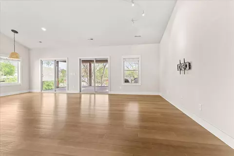 Living - 2756 Mcvitty Rd, Roanoke, VA 24018 photo 3 of 7