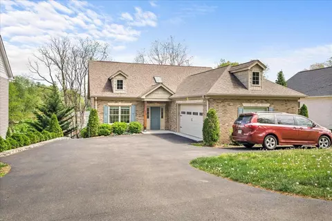 Exterior - 2756 Mcvitty Rd, Roanoke, VA 24018 photo 2 of 9