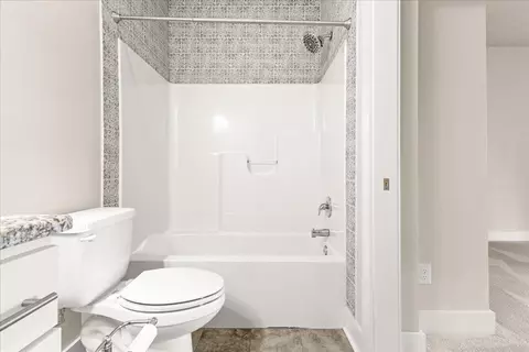 Bath - 2756 Mcvitty Rd, Roanoke, VA 24018 photo 5 of 6