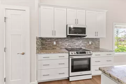Kitchen - 2756 Mcvitty Rd, Roanoke, VA 24018 photo 2 of 3