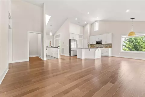 Living - 2756 Mcvitty Rd, Roanoke, VA 24018 photo 2 of 7