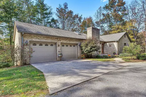 1527 Quail Dr, Goodview, VA 24095