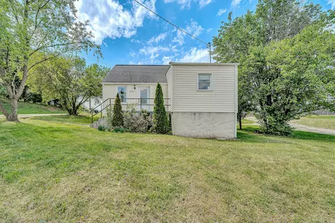 1404 10th St NE, Roanoke, VA 24012