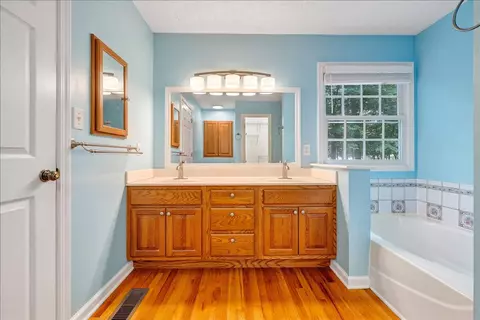 Bath - 55 Walnut Trace Dr, Hardy, VA 24101 photo 3 of 8