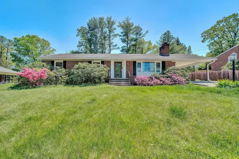 4824 Brookwood Dr, Roanoke, VA 24018