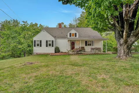 5451 Stearnes Ave, Roanoke, VA 24018