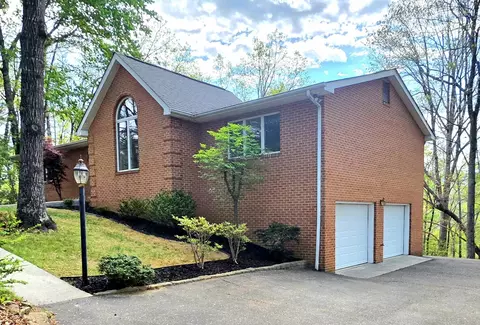 5751 Cox Hopkins Rd, Roanoke, VA 24014