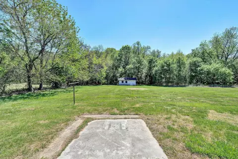 Exterior - 2356 W Riverside Dr, Salem, VA 24153 photo 3 of 6