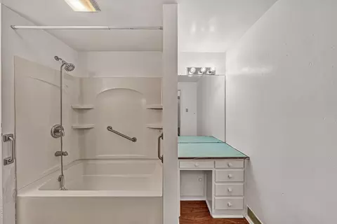 Bath - 2356 W Riverside Dr, Salem, VA 24153 photo 1 of 2