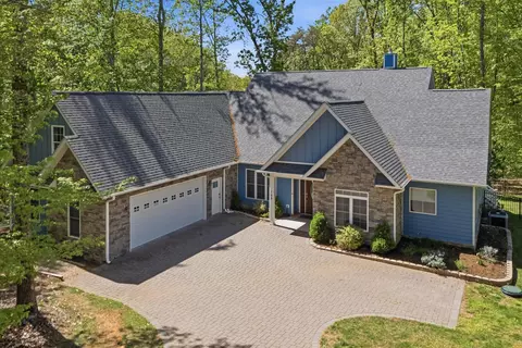 165 Peninsula Dr, Moneta, VA 24121