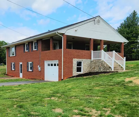 3829 Old Franklin Tpke, Glade Hill, VA 24092