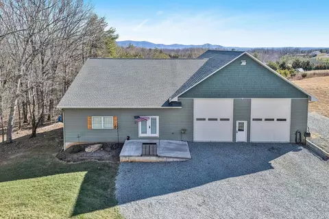 2680 Bluewater Dr, Moneta, VA 24121