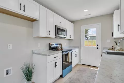Kitchen - 515 Cedar Ave, Vinton, VA 24179 photo 1 of 3