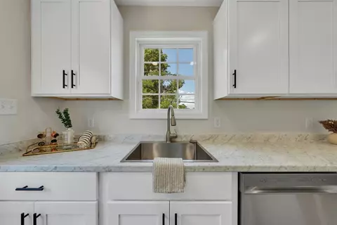Kitchen - 515 Cedar Ave, Vinton, VA 24179 photo 3 of 3