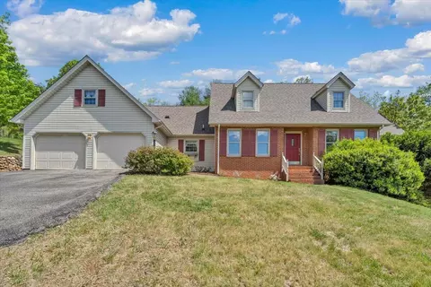4061 Horsepen Mountain Dr, Vinton, VA 24179