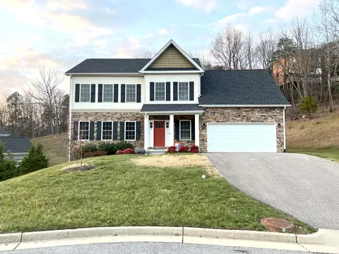 4235 Berkeley Place Dr, Roanoke, VA 24018
