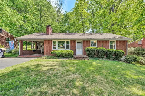 5128 Youngwood Dr NW, Roanoke, VA 24017