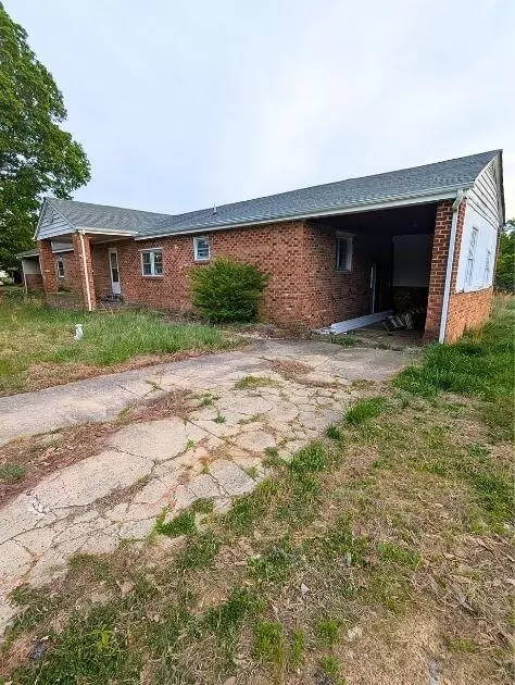 601 Farmers Mountain Rd, Gretna, VA 24557