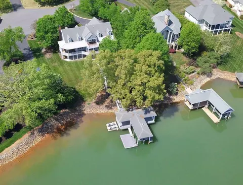 145 Bridleridge Rd, Penhook, VA 24137