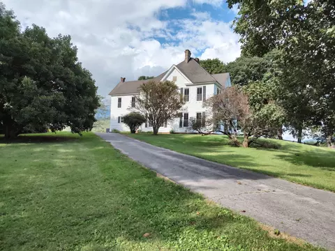 Exterior - 17749 Main St, Buchanan, VA 24066 photo 3 of 12