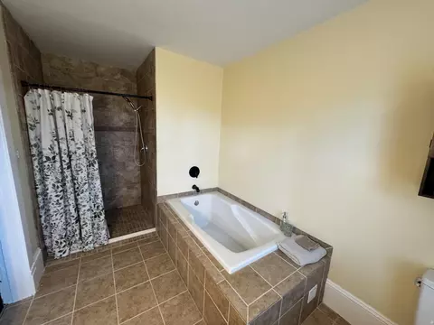 Bath - 17749 Main St, Buchanan, VA 24066 photo 2 of 4