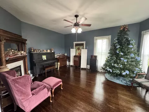 Living - 17749 Main St, Buchanan, VA 24066 photo 2 of 6