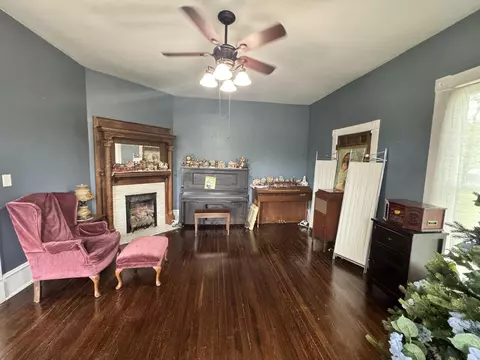 Living - 17749 Main St, Buchanan, VA 24066 photo 4 of 6