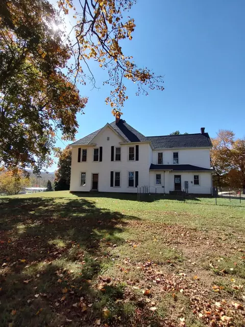 Exterior - 17749 Main St, Buchanan, VA 24066 photo 4 of 12