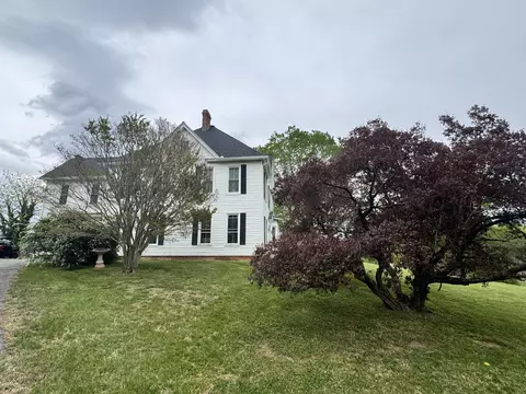 Exterior - 17749 Main St, Buchanan, VA 24066 photo 8 of 12